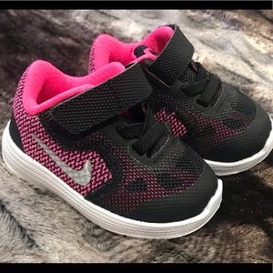 Baby Nikes 💗